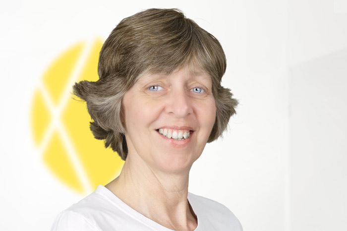 Kira-Tess Jusufovic in der Praxis der Frauenärztinnen in Bielefeld